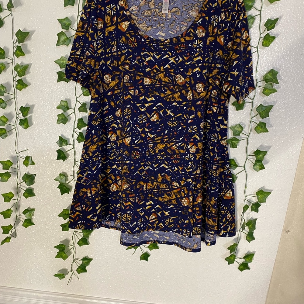 LuLaRoe multi-colored
SIZE XL blusa - Picture 5 of 5
